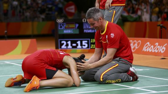 Carolina y Fernando tras ganar la final olímpica de Río de Janeiro en 2016